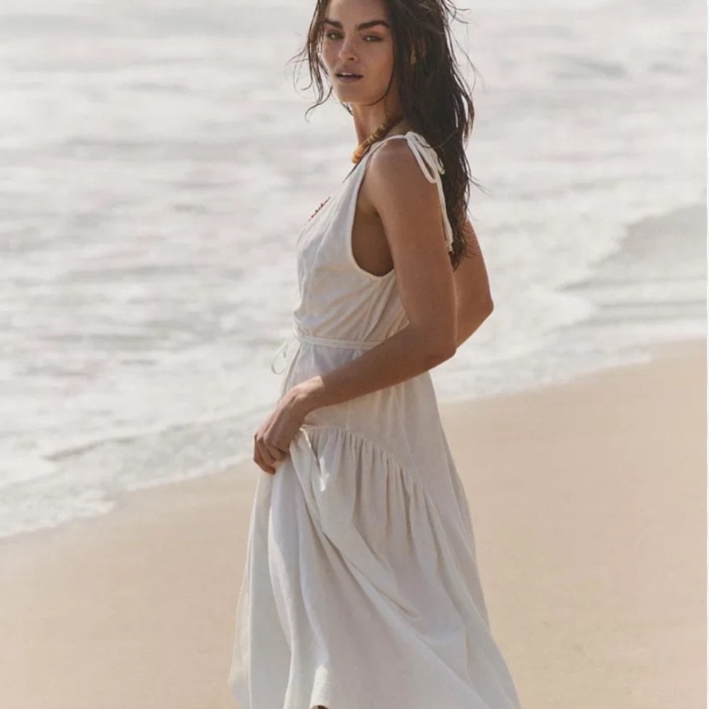 Maisie Midi Dress
NWOT
FP freest
COLOR- Ivory